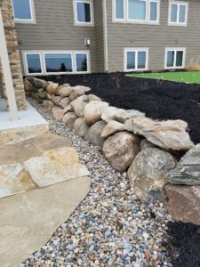 Large Natural Rock Retaining Wall Norwalk Seasonal - Des Moines, Iowa