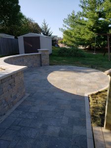 Backyard Stone Patio and Wall Norwalk Seasonal - Des Moines, Iowa