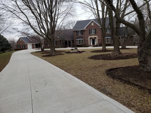Yard maintenance, mulch, and landscaping by Norwalk Seasonal - Des Moines, Iowa