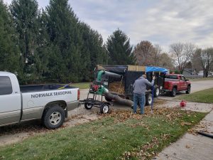 Professional Leaf Removal by Norwalk Seasonal - Des Moines, Iowa
