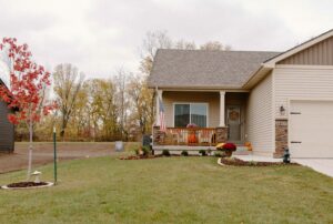 Front Yard Mulch Trees and Plants Norwalk Seasonal - Des Moines, Iowa