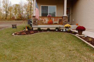 Mulch Landscaping with Brick Lining Norwalk Seasonal - Des Moines, Iowa