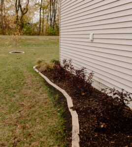 Mulch Garden Along Side of House Norwalk Seasonal - Des Moines, Iowa