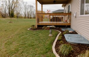 Backyard Mulch Landscaping Norwalk Seasonal - Des Moines, Iowa