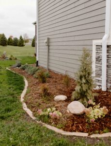 Side of House Full Landscape Norwalk Seasonal - Des Moines, Iowa
