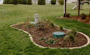 Front yard Mulch Landscaping Norwalk Seasonal - Des Moines, Iowa