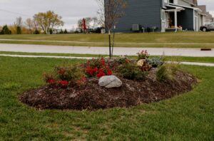 Front Yard Mulch and Plant Landscaping Norwalk Seasonal - Des Moines, Iowa